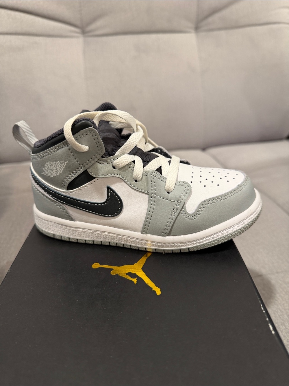Jordan 1 MID